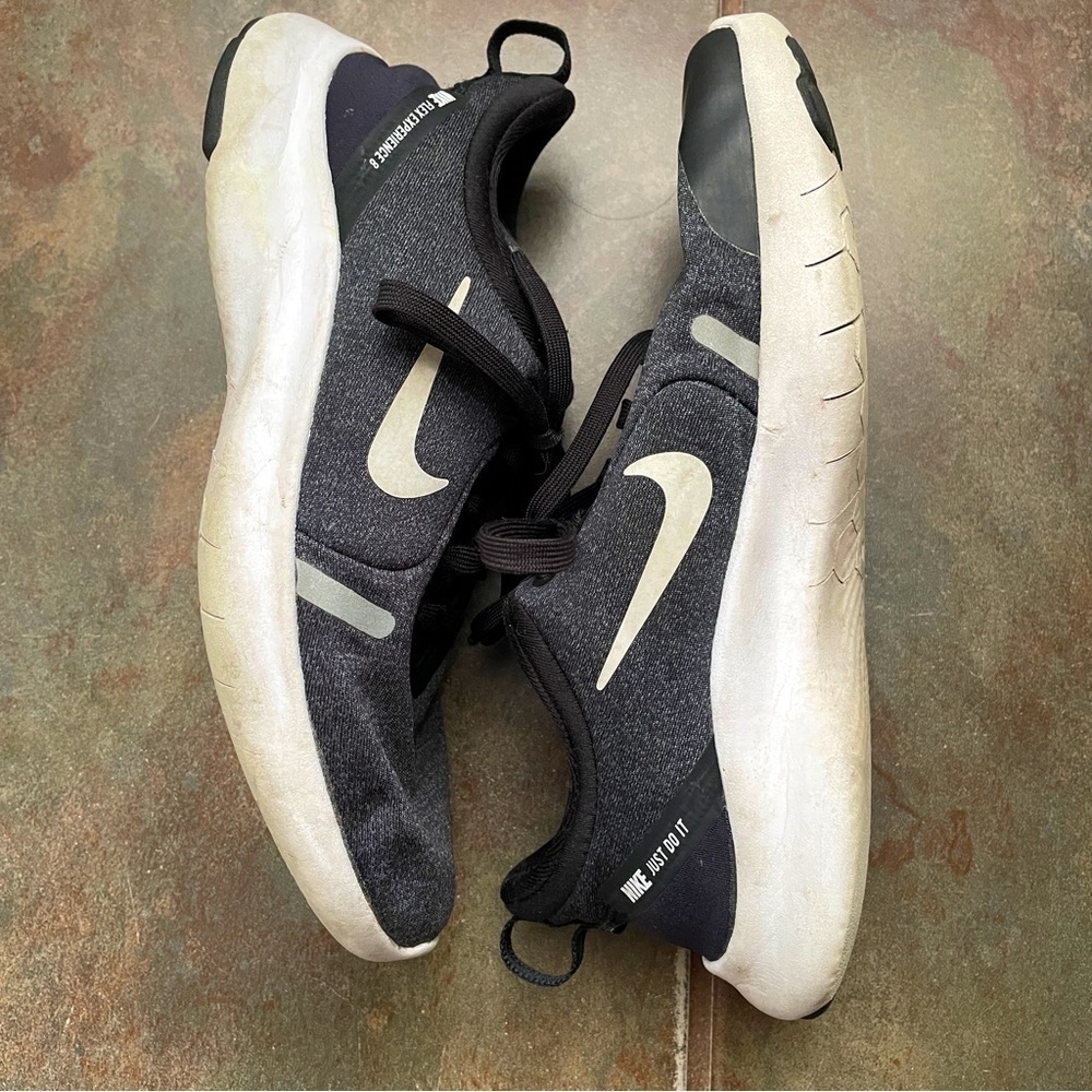 Nike flex sneakers women’s sz 6 wide